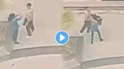 VIDEO : बापरे! युनिव्हर्सिटी कॅम्पसमध्ये पुरुषाने महिलेला केली मारहाण; नेटकरी झाले संतप्त
