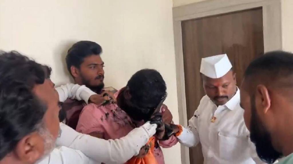 Dr Ramesh Tarakh face blackened by Maratha protesters