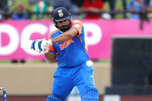 Rohit sharma becomes 5th captain to complet 5000 runs