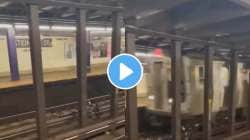 Video : प्रँकच्या नादात व्यक्तीने रेल्वे ट्रॅकवर फेकली सायकल, ट्रेन येताच पुढे जे घडले ते पाहून बसेल शॉक