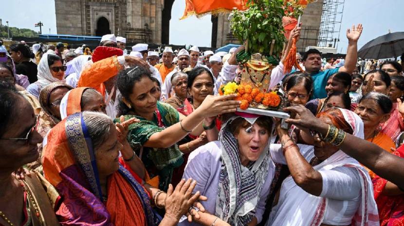 Pandharpur Wari Begins From Mumbai Gate Way Of India