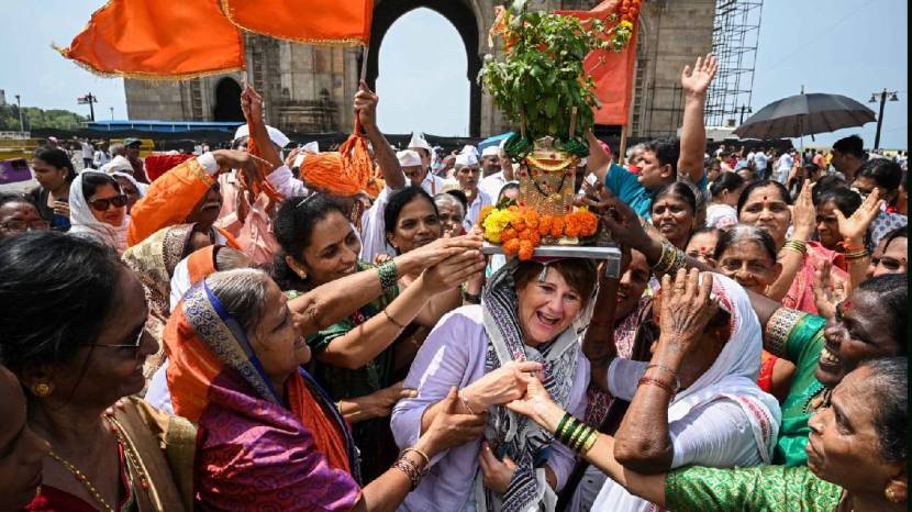 Pandharpur Wari Begins From Mumbai Gate Way Of India