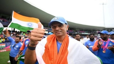 rahul dravid emotions on field after indias win against sa in t20 world cup