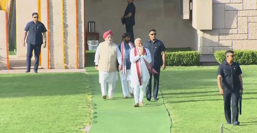 narendra modi at rajghat