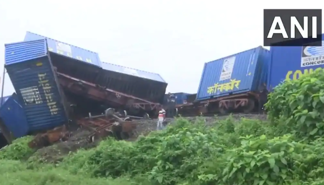 Kanchenjunga Express- Goods Train Accident West Bengal Updates in Marathi
