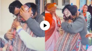 a father cried profusely by hugging his daughter on wedding day