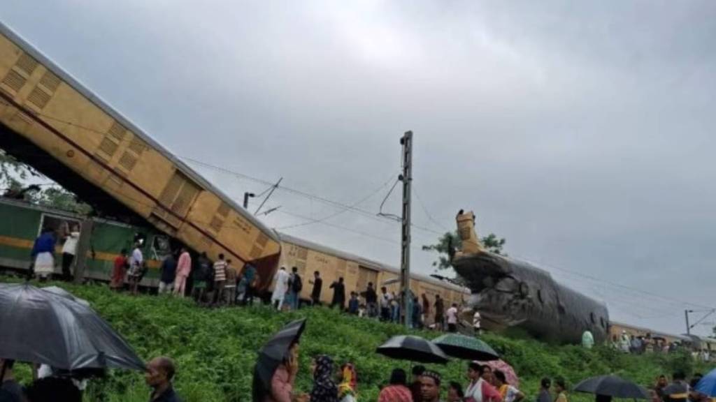 Kanchenjunga Express- Goods Train Accident West Bengal Updates in Marathi