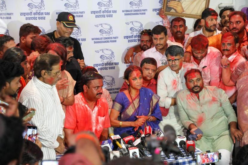 Supporters given a warm welcome to Newly elected Baramati MP Supriya Sule