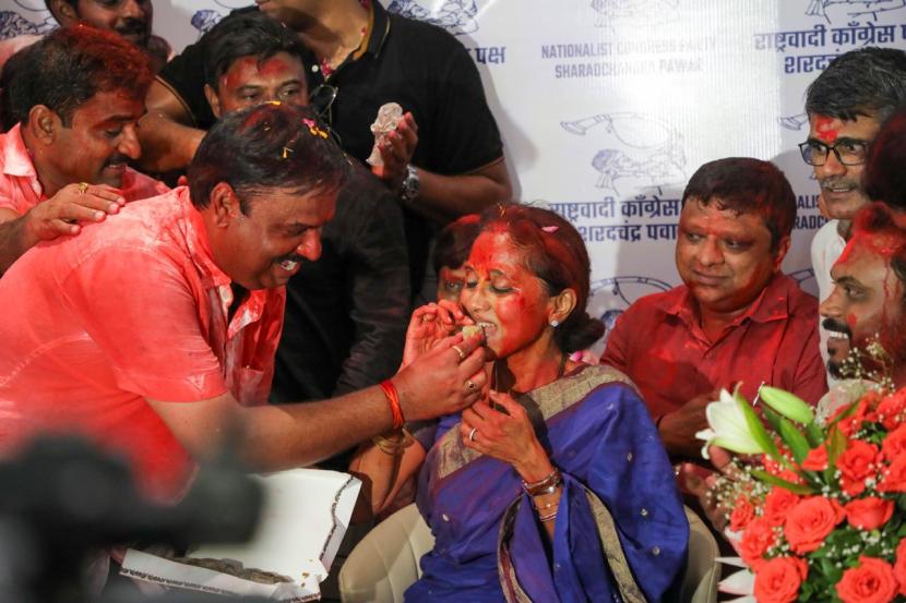 Supporters given a warm welcome to Newly elected Baramati MP Supriya Sule