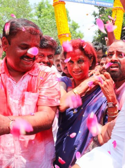 Supporters given a warm welcome to Newly elected Baramati MP Supriya Sule