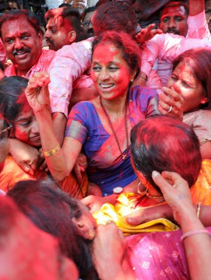 Supporters given a warm welcome to Newly elected Baramati MP Supriya Sule