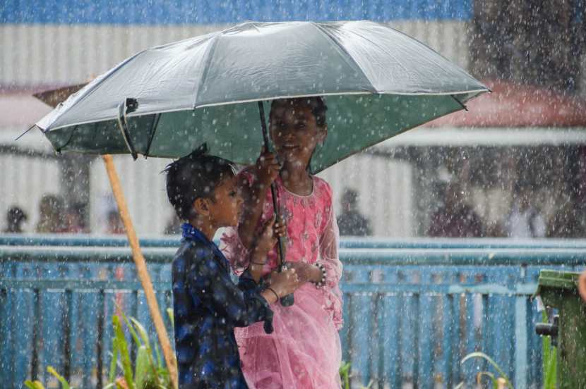 Pedestrians experience sudden rain at Bandra,