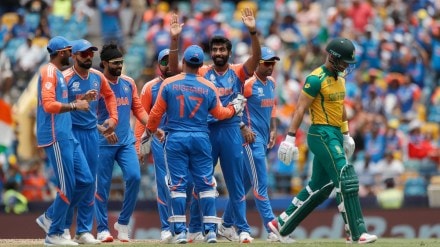 India Beat South Africa by 7 Runs and Win T20 World Cup 2024 Trophy