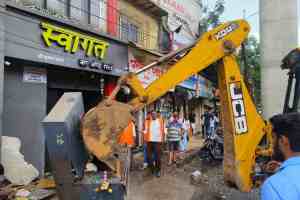 Thane Municipal corporation, Thane Municipal Corporation action against Illegal Pubs and Bars, Anti encroachment campaign of thane municipal corporation, chief minister Eknath shinde order action against illegal pubs, thane news,