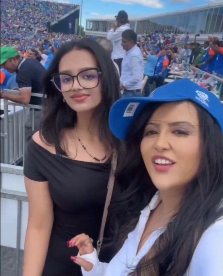 amruta fadnavis India pakistan t20 world cup match