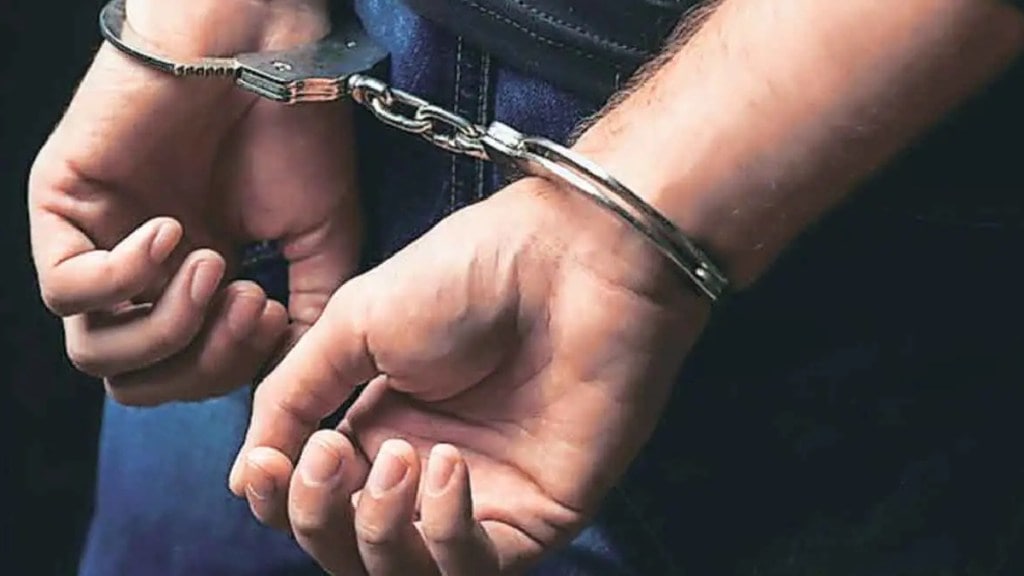 Seven persons were arrested for attacking Angadia with a knife and trying to rob it Mumbai