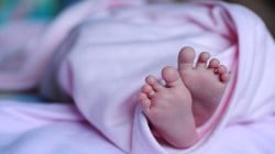 सोलापुरात स्मशानभूमीत पुरलेला बाळाचा मृतदेह तिसऱ्याच दिवशी गायब