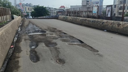 badlapur flyover potholes marathi news