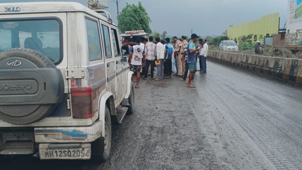 ent marathi news, Speeding trailer crushes school children marathi news