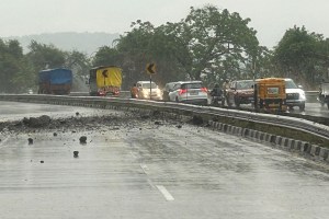 crack collapse on Mumbai goa highway