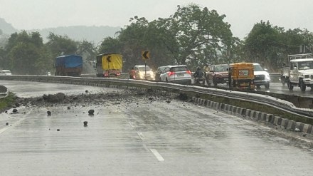 crack collapse on Mumbai goa highway