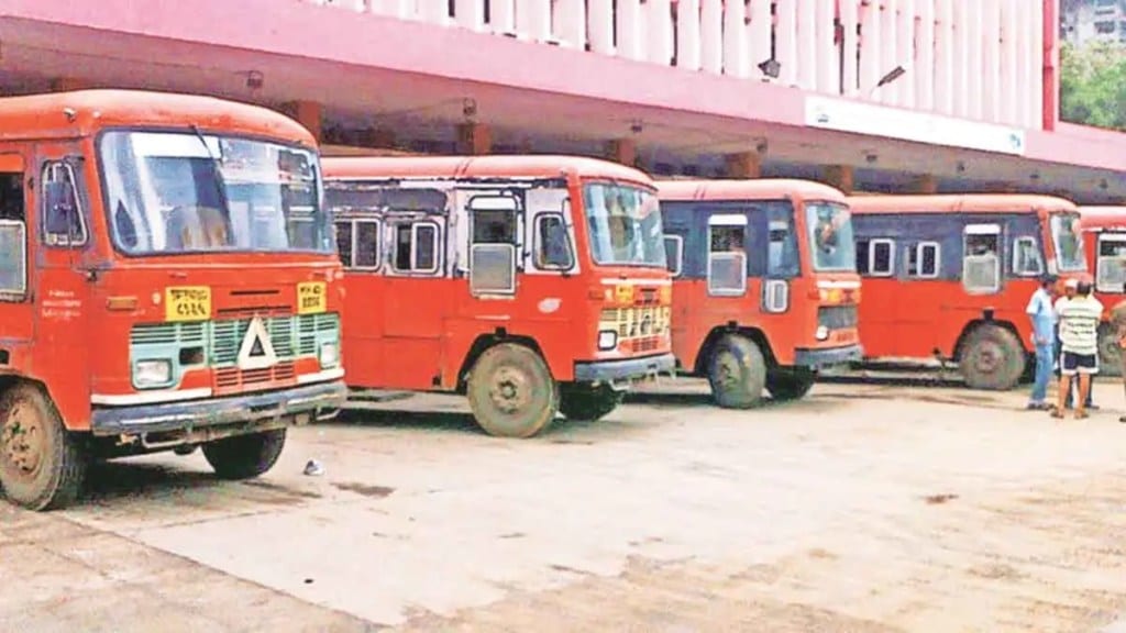 chhatrapati sambhajinagar st bus stand marathi news,