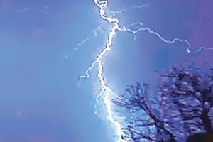 three woman dies by lightning,