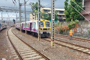 mumbai local train services, central railway, Technical Fault, vikhroli station