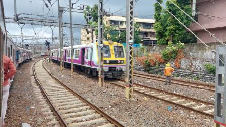 mumbai local train services, central railway, Technical Fault, vikhroli station