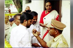 Congress MP Balwant Wankhade and Yashomati Thakur seized the room by breaking the lock
