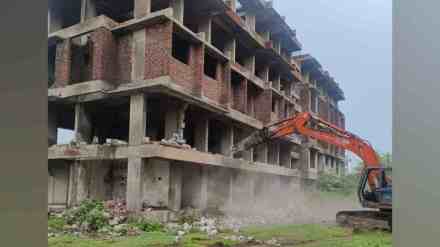 Kalyan, Illegal Four Storey Building Demolished in kalyan, Dawadi Village, illegal building demolished in kalyan Despite Heavy Rain,