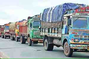 Permanent ban on heavy vehicles day time in lonavala, Traffic of heavy vehicles, traffic of heavy vehicles Mumbai Pune highway by alternative route, lonavala news, heavy vehicles traffic on lonavala,