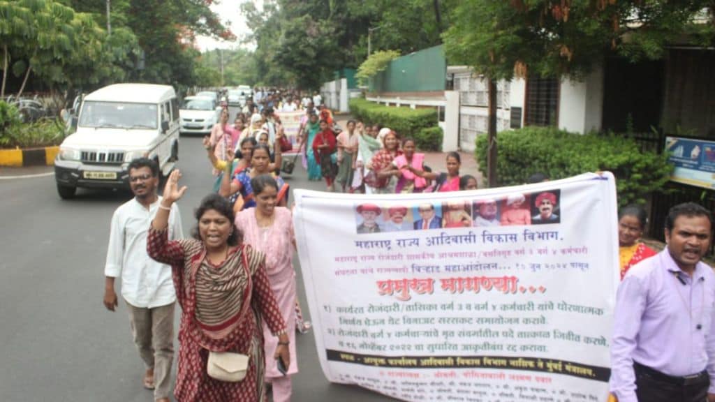 Nashik-Mumbai march of ashram school employees for salary increase