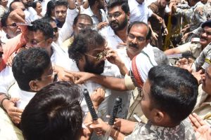 Clashes between police and Congress workers state-wide mudslinging agitation