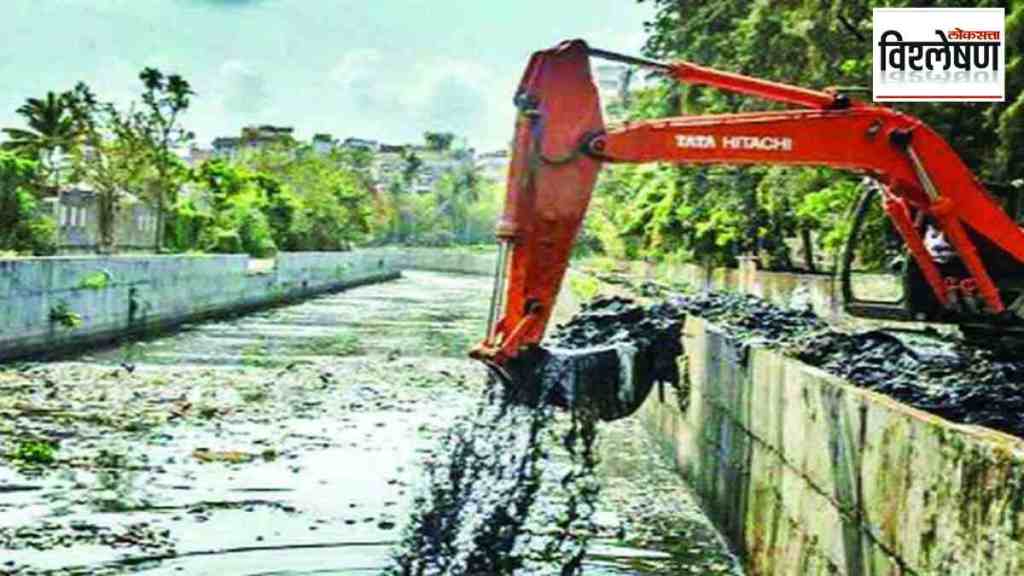 Mumbai, Mumbai's drainage system, Garbage Cleaned in Mumbai s Drains, Drainage tumble down in mumbai, Mumbai monsoon drainage tumble down, water fills in lowland, garbage in Mumbai drain, garbage cleaner contractor Mumbai drainage