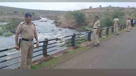Nashik Dam Protest, Nashik, Administration Increases Water Discharge from Kashyapi Dam, nashik news,