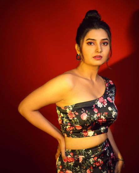 Prajakta Mali posted photos on maroon off shoulder dress on social media