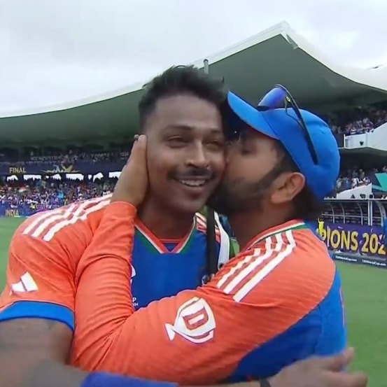 rhit sharma kissed hardik pandya