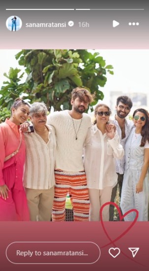 sonakshi sinha photo with zaheer iqbal family