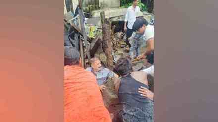 Railway Wall Collapse at Thane Station, Thane Station, Injures Elderly Man, Safety Concerns Raised, thane railway station, thane news,