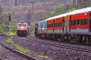 Two Childhood Friends Commit Suicide, suicide in nashik, Suicide Under Train in nashik, suicide news,