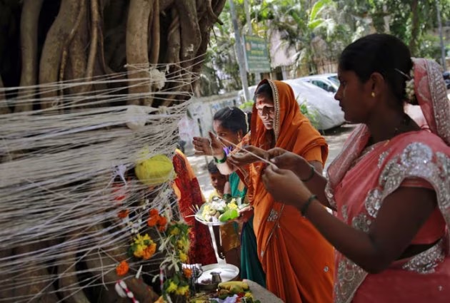 vat savitri vrat 2024 vat purnima in 21 june 2024 vat purnima important of 5 fruits mango karvanda Java plum jackfruit vat purnima scientific reason in marathi