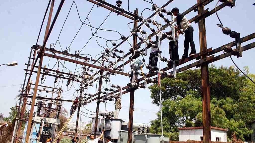 Wireman, Wireman Sustains Burns, Power Line Repair, Wireman Sustains Burns Panvel, adai village, panvel news,