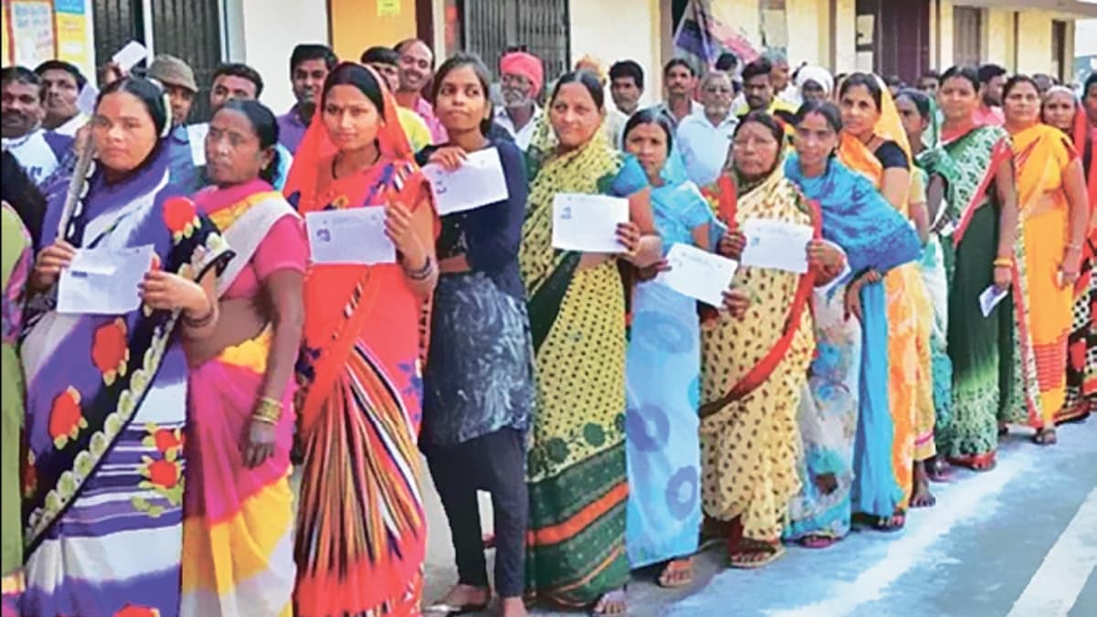 महाराष्ट्रात लाडकी बहीण मध्य प्रदेशच्या धर्तीवर गरीब महिलांना दरमहा १२०० ते १५०० रुपये 2646