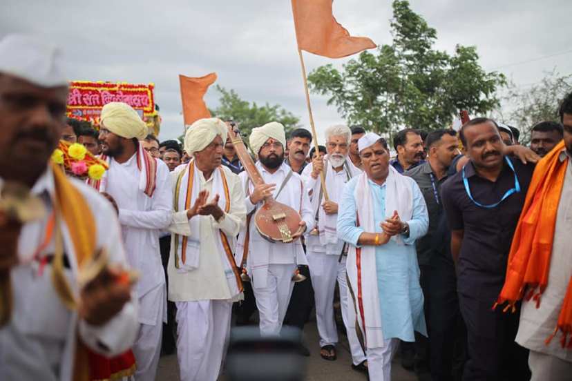 cm Eknath shinde in pandharpur wari