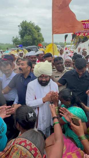 cm Eknath shinde in pandharpur wari