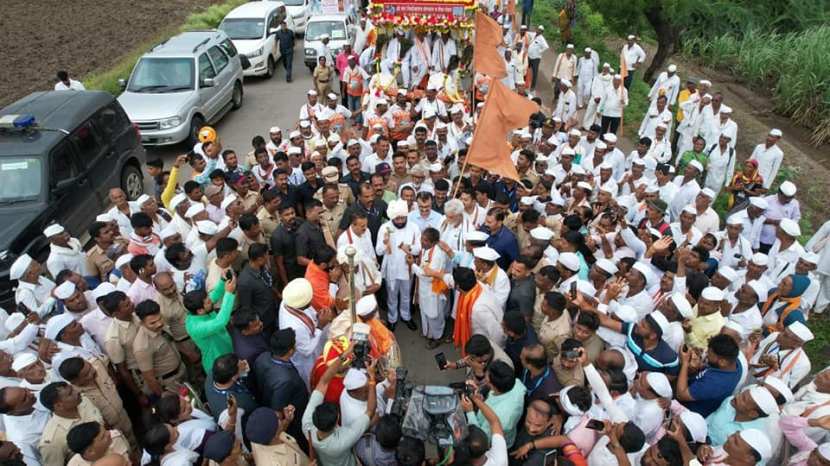 cm Eknath shinde in pandharpur wari