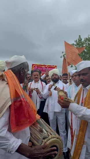 cm Eknath shinde in pandharpur wari