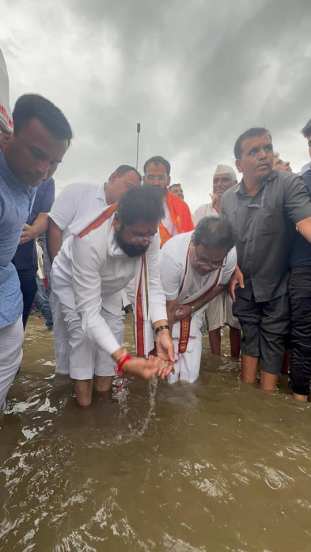 cm Eknath shinde in pandharpur wari