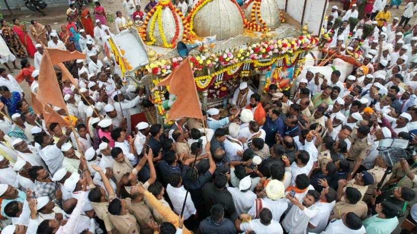 cm Eknath shinde in pandharpur wari